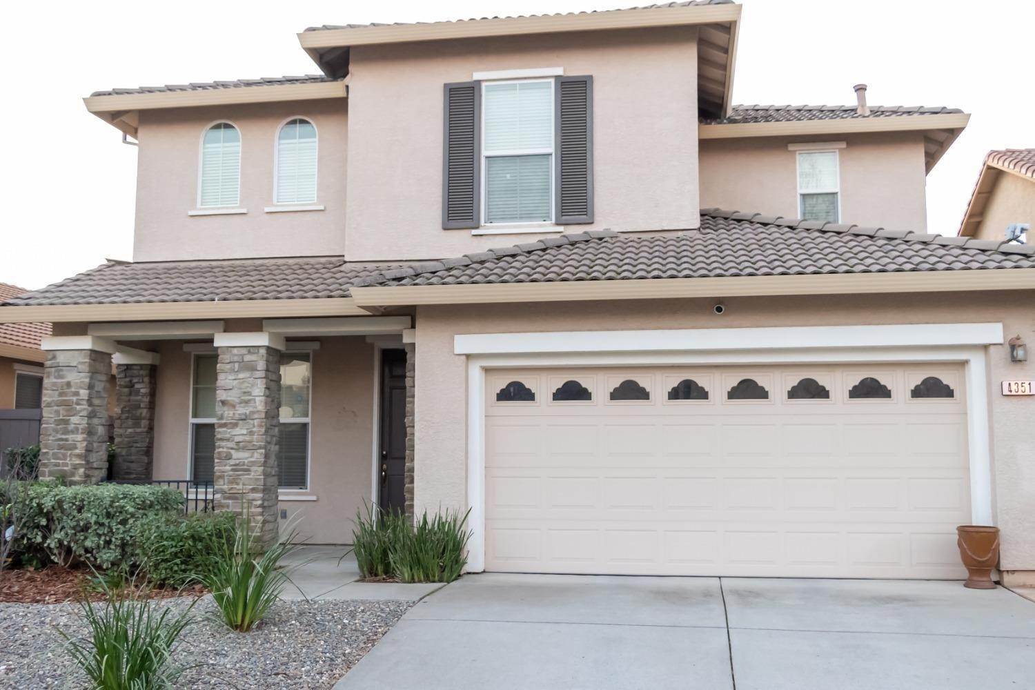 Single Family Homes 为 销售 在 4351 E Niobe Circle Rancho Cordova, 加利福尼亚州 95742 美国