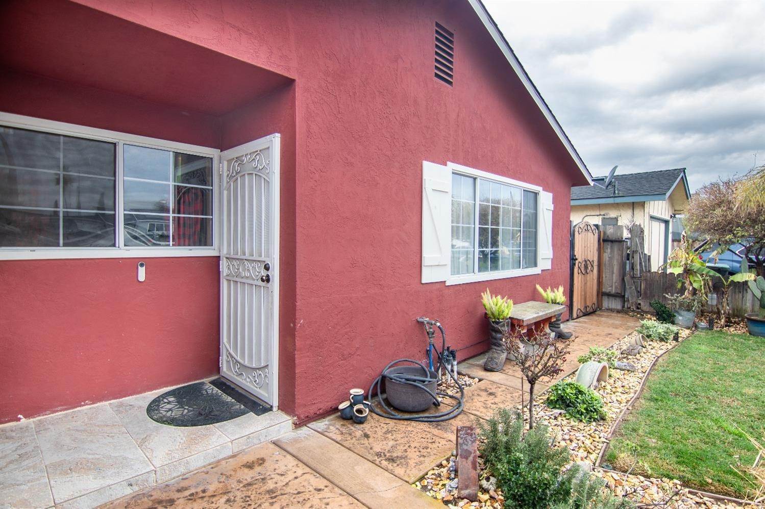 Single Family Homes 为 销售 在 486 O Street Lathrop, 加利福尼亚州 95330 美国