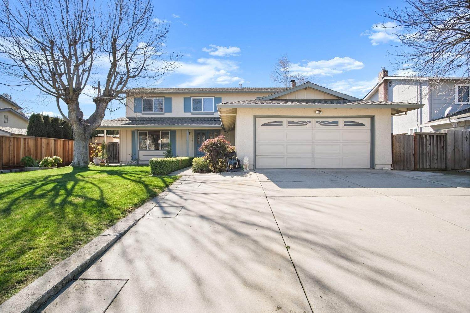Single Family Homes 为 销售 在 15605 La Mar Drive Morgan Hill, 加利福尼亚州 95037 美国