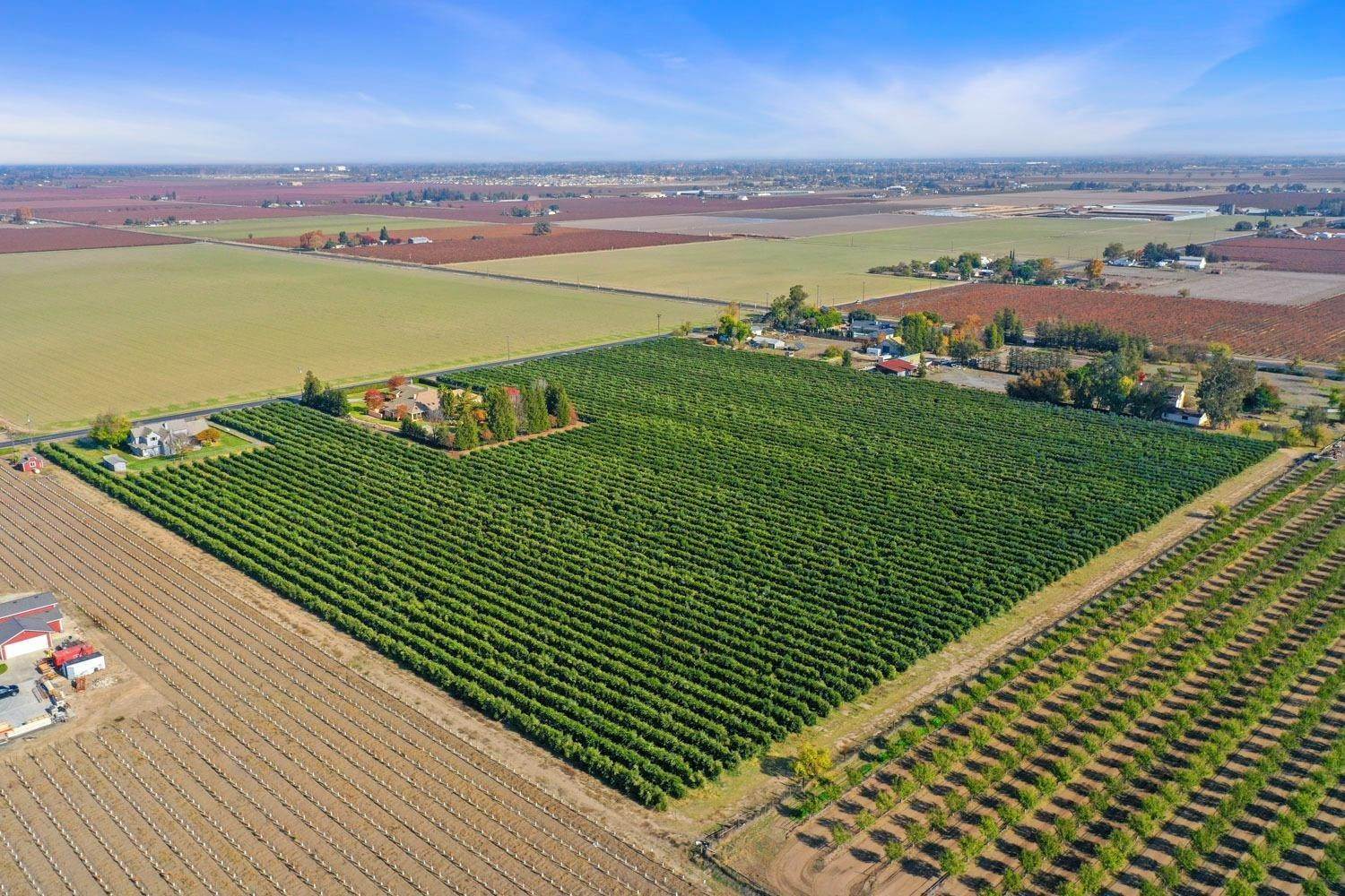 Single Family Homes for Active at 1830 W Armstrong Road Lodi, California 95242 United States