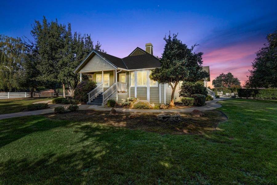 Single Family Homes por un Venta en 10265 Sheldon Road Elk Grove, California 95624 Estados Unidos