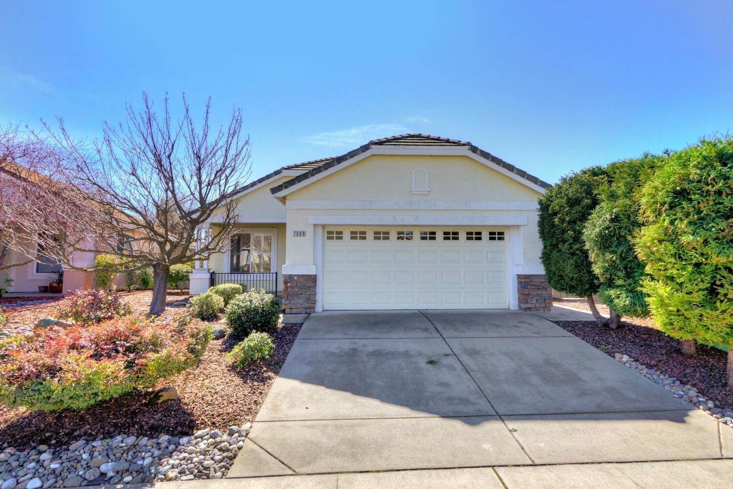36. Single Family Homes for Active at 7089 Stagecoach Circle Roseville, California 95747 United States