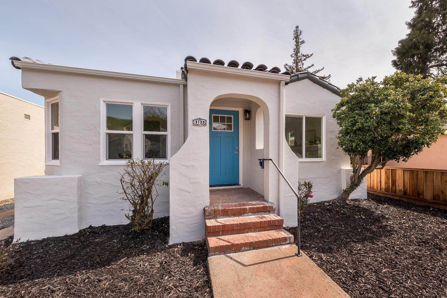 Single Family Homes 为 销售 在 3133 Ricks Avenue 马丁内斯, 加利福尼亚州 94553 美国