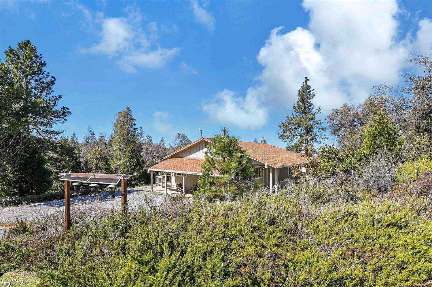 15. Single Family Homes 为 销售 在 10562 Ponderosa Way Mountain Ranch, 加利福尼亚州 95246 美国