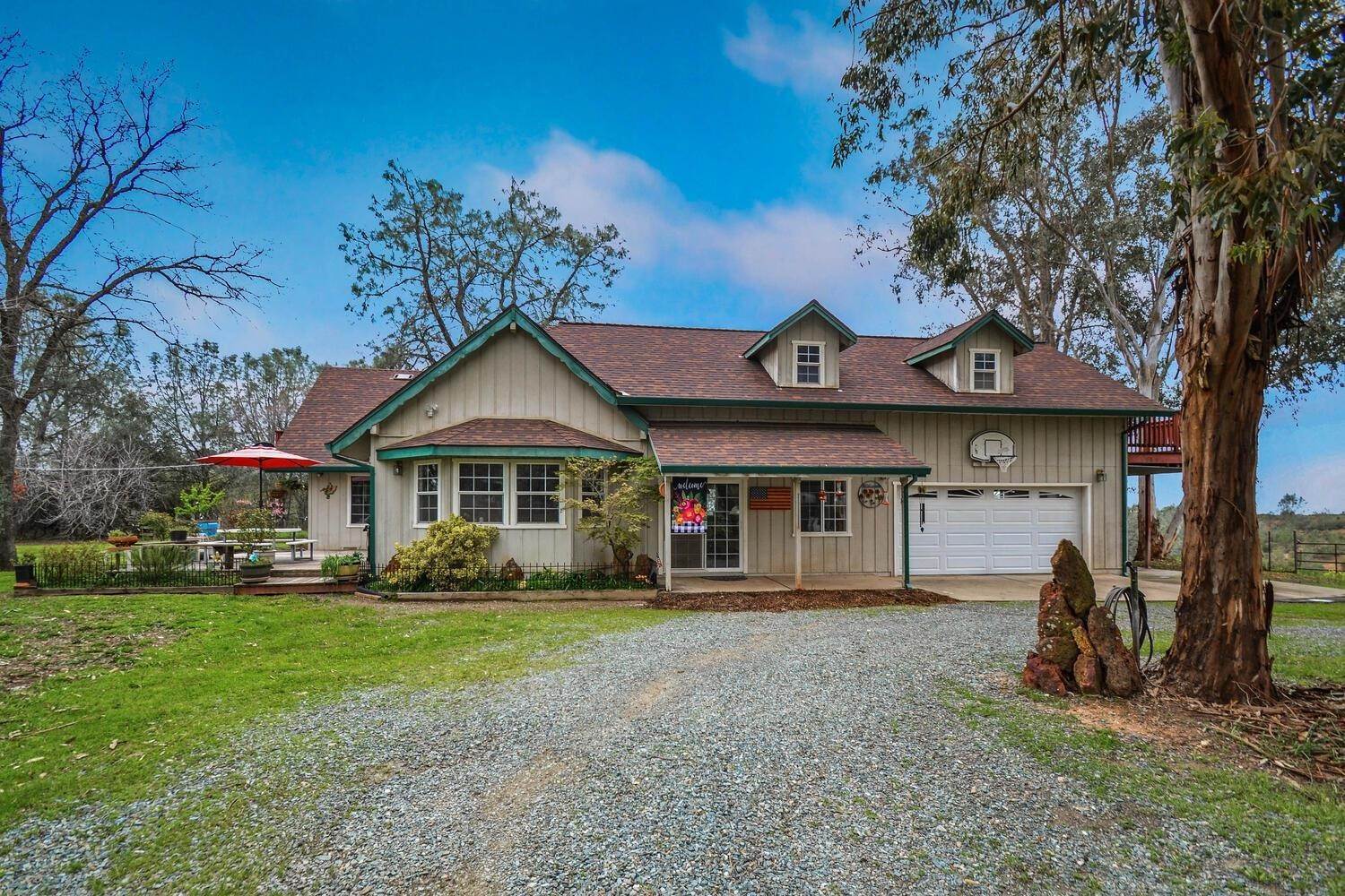 Single Family Homes 为 销售 在 967 Carbondale Road Ione, 加利福尼亚州 95640 美国