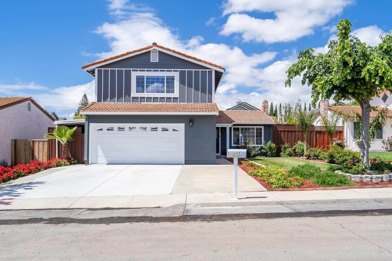 Single Family Homes por un Venta en 211 Buskirk Street Milpitas, California 95035 Estados Unidos