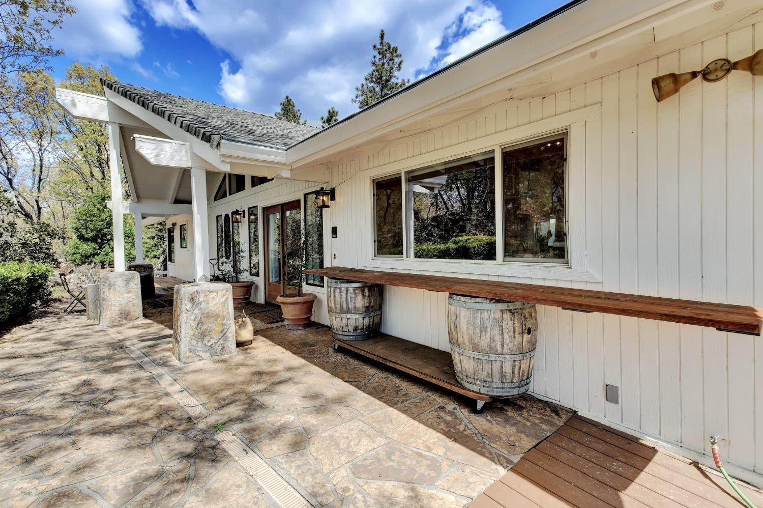35. Single Family Homes for Active at 19698 View Forever Lane Grass Valley, California 95945 United States