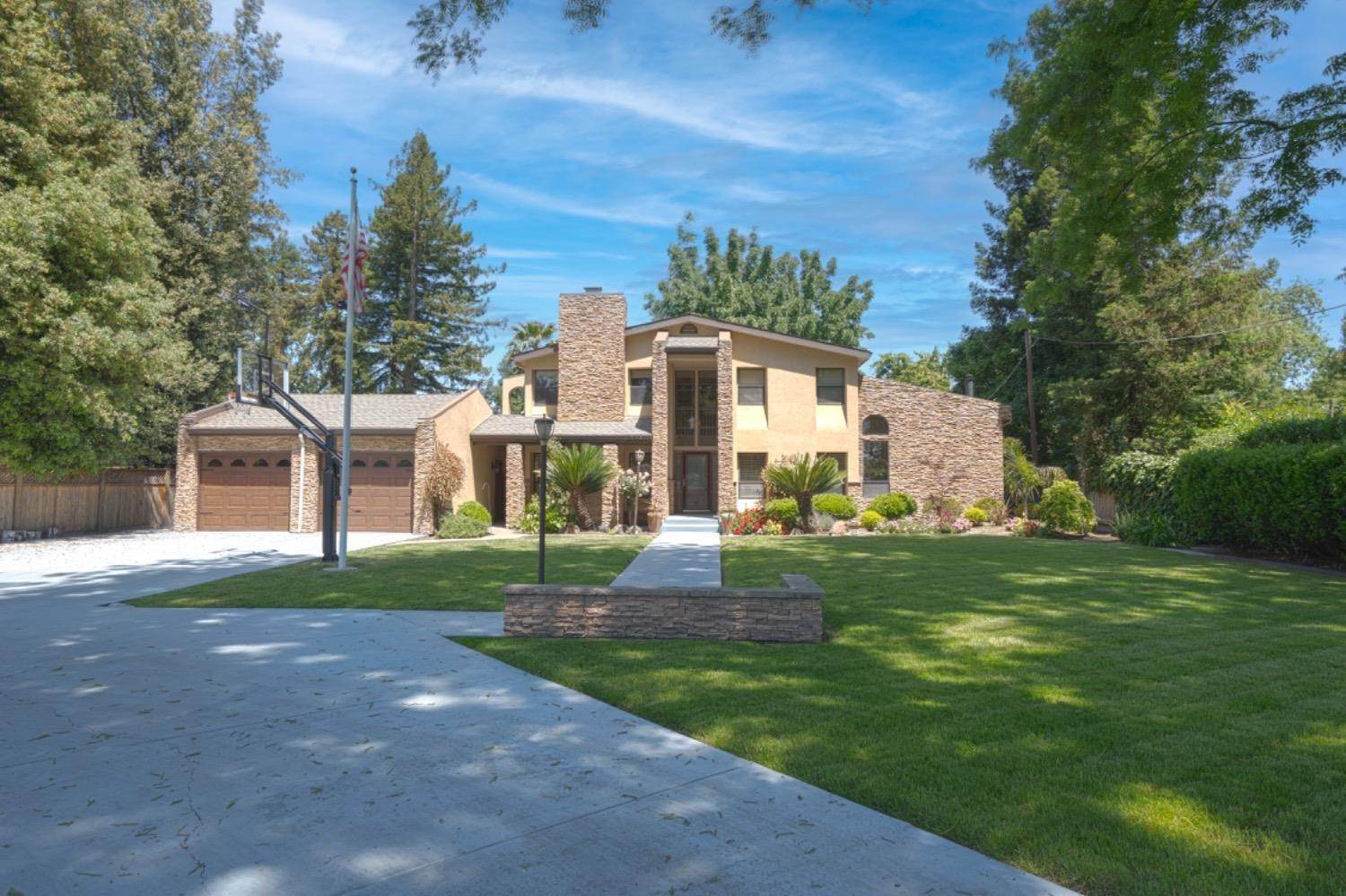 Single Family Homes for Active at 3635 Country Club Boulevard Stockton, California 95204 United States