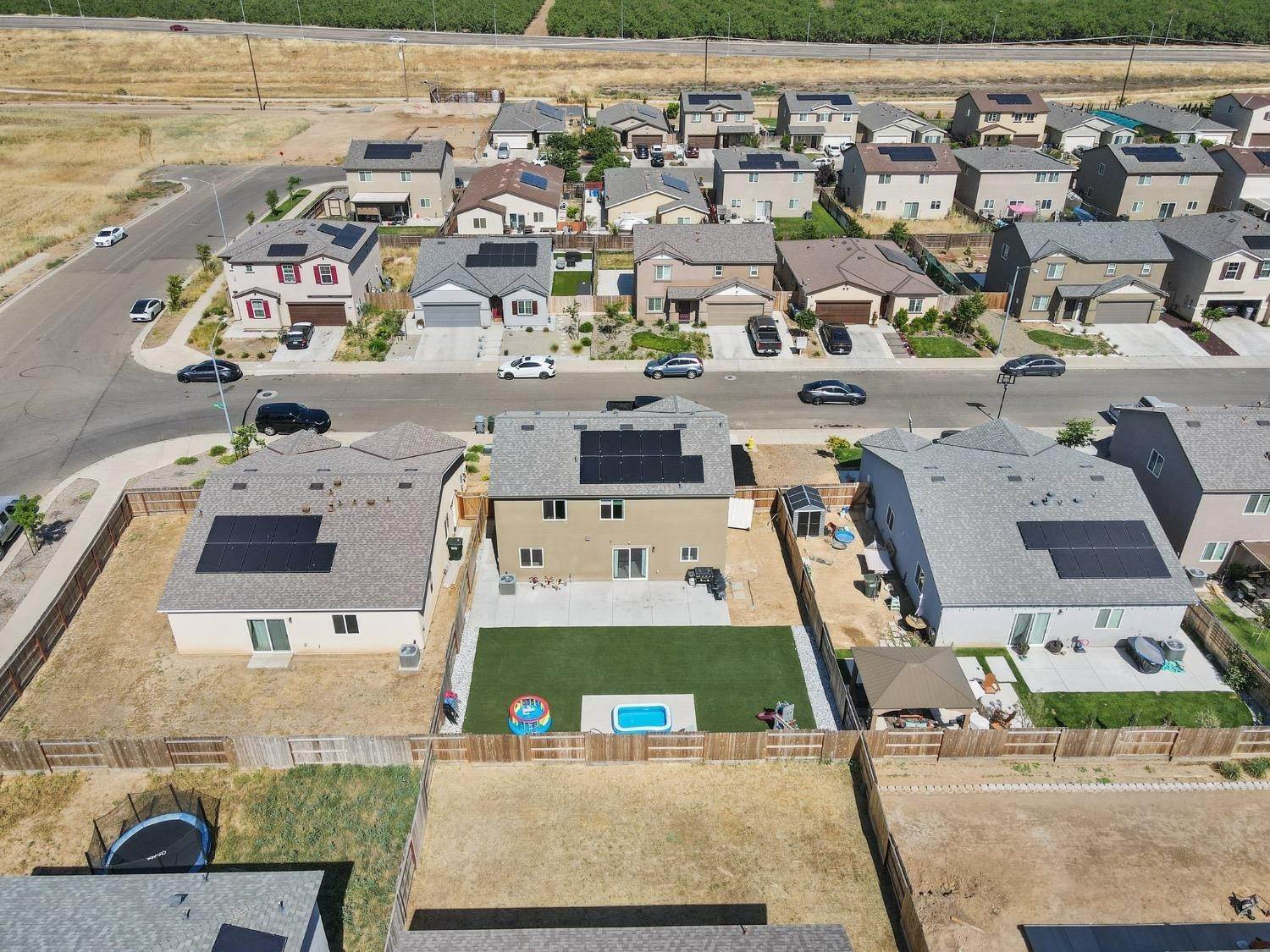29. Single Family Homes for Active at 183 Harp Court Merced, California 95341 United States