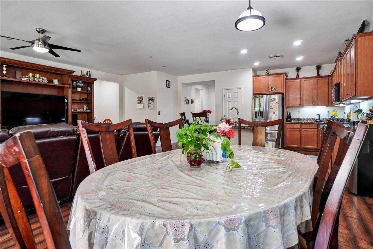 14. Single Family Homes for Active at 812 Valencia Court El Dorado Hills, California 95762 United States