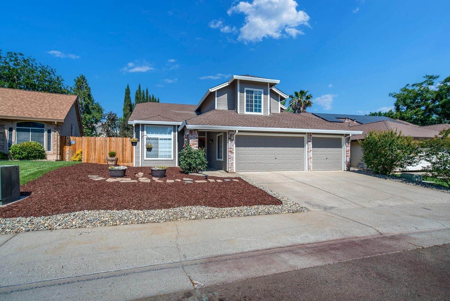 34. Single Family Homes for Active at 8621 Dixie Canyon Court Antelope, California 95843 United States