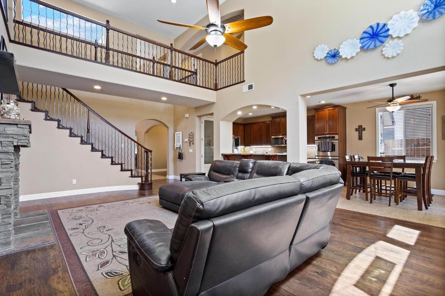 14. Single Family Homes for Active at 548 E Wind Drive Ripon, California 95366 United States