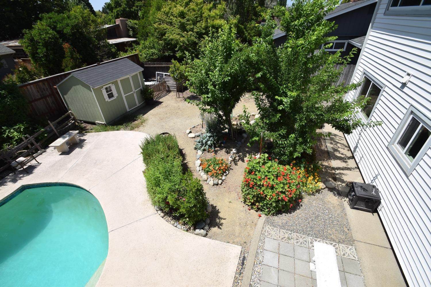 41. Single Family Homes for Active at 55 Lakeshore Circle Sacramento, California 95831 United States