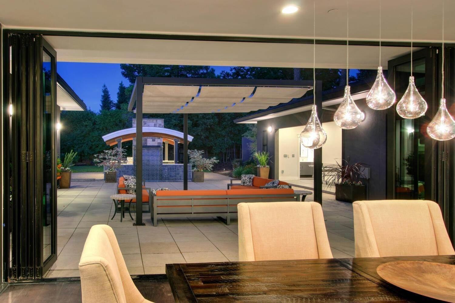 19. Single Family Homes for Active at 500 Crocker Road Sacramento, California 95864 United States