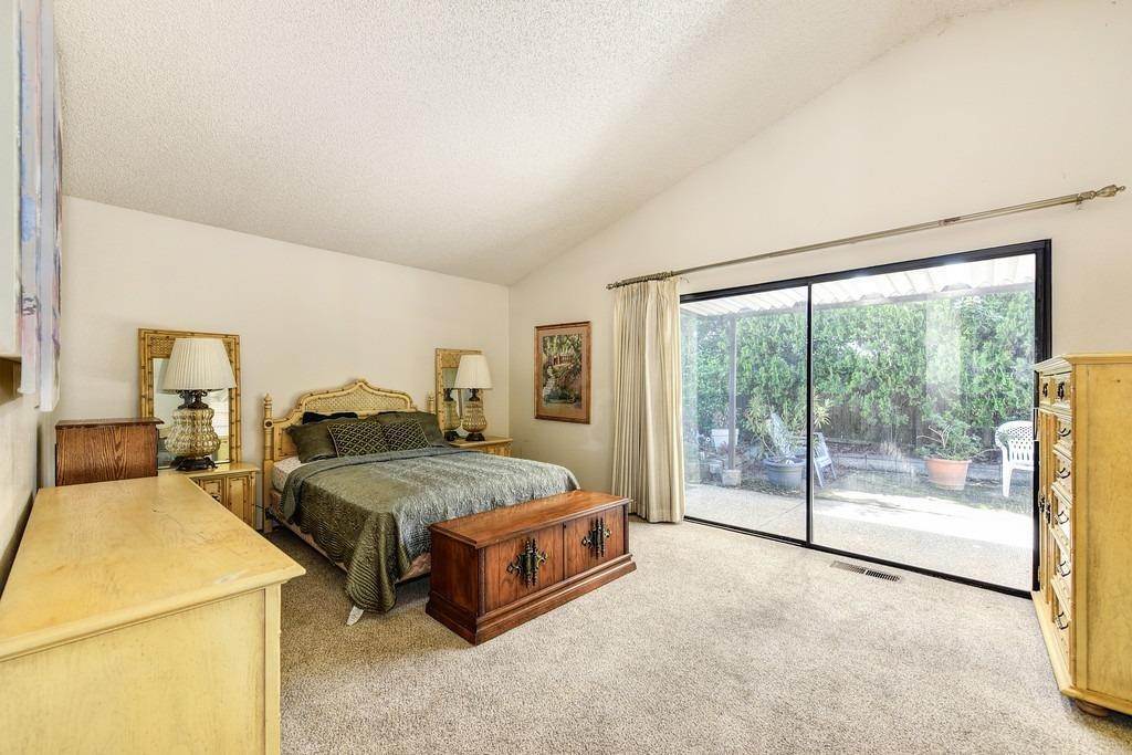 22. Single Family Homes for Active at 6517 Deaderick Court Orangevale, California 95662 United States
