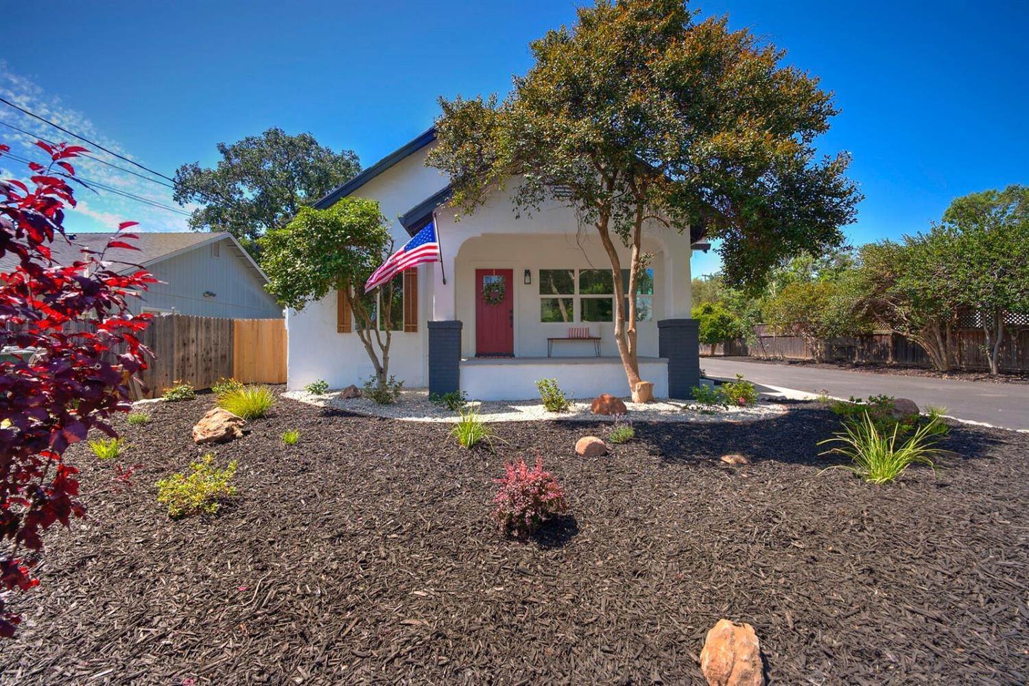 2. Single Family Homes for Active at 5950 Oak Street Loomis, California 95650 United States