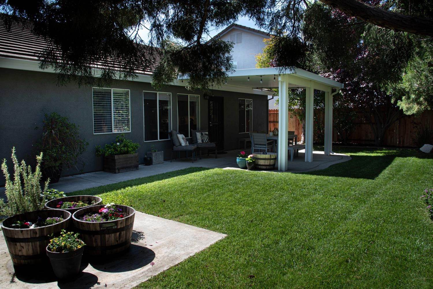 21. Single Family Homes for Active at 3830 Stemmler Drive Sacramento, California 95834 United States