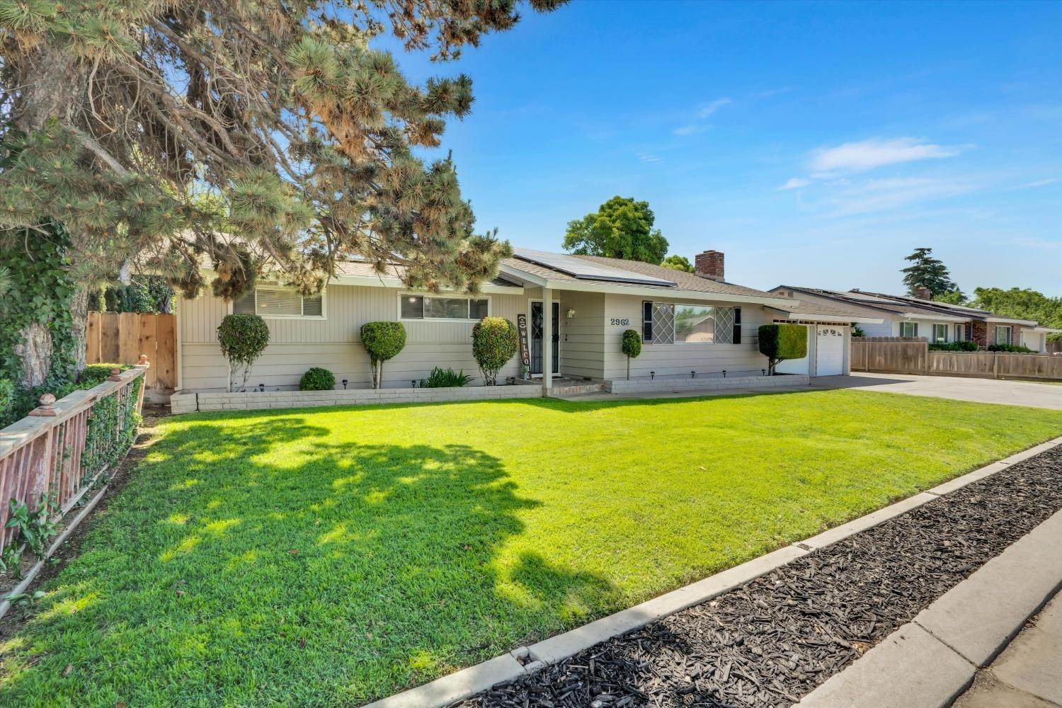 6. Single Family Homes for Active at 2962 Sequoia Drive Merced, California 95340 United States