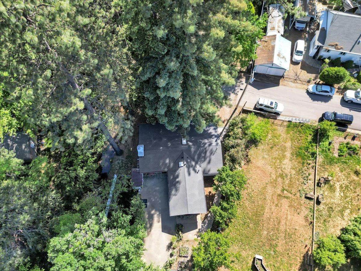 45. Single Family Homes for Active at 10876 Sunrise Heights Grass Valley, California 95945 United States