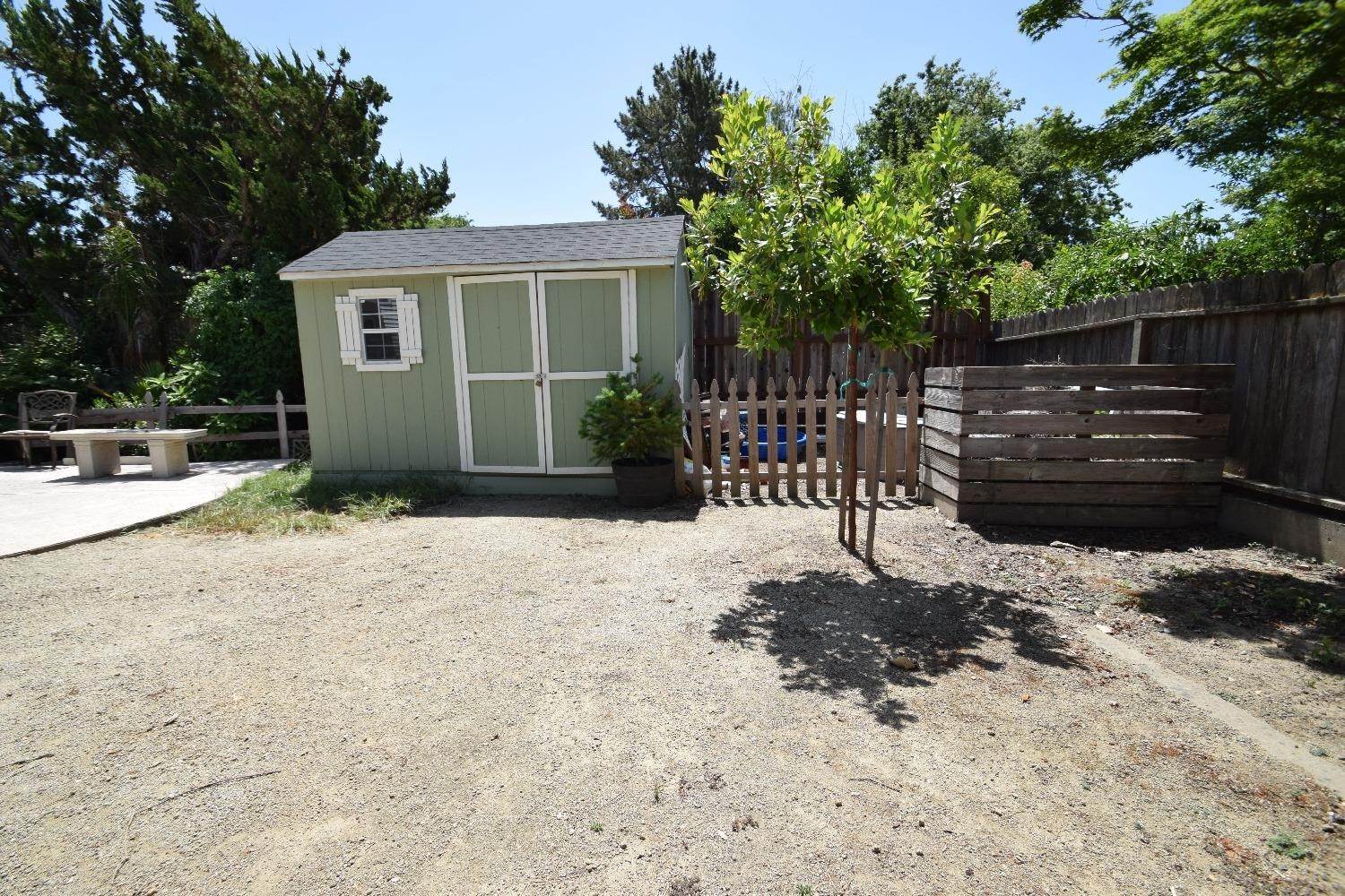 31. Single Family Homes for Active at 55 Lakeshore Circle Sacramento, California 95831 United States