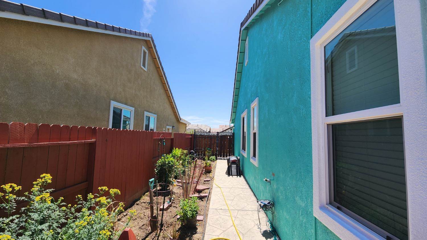 11. Single Family Homes for Active at 1124 Pinot Noir Street Los Banos, California 93635 United States