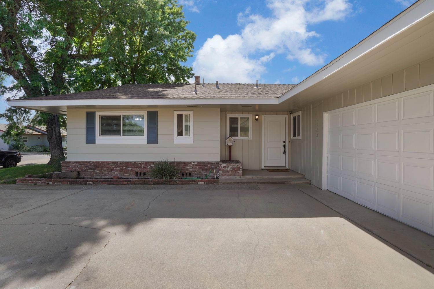 3. Single Family Homes for Active at 1133 Multnomah Drive Modesto, California 95350 United States