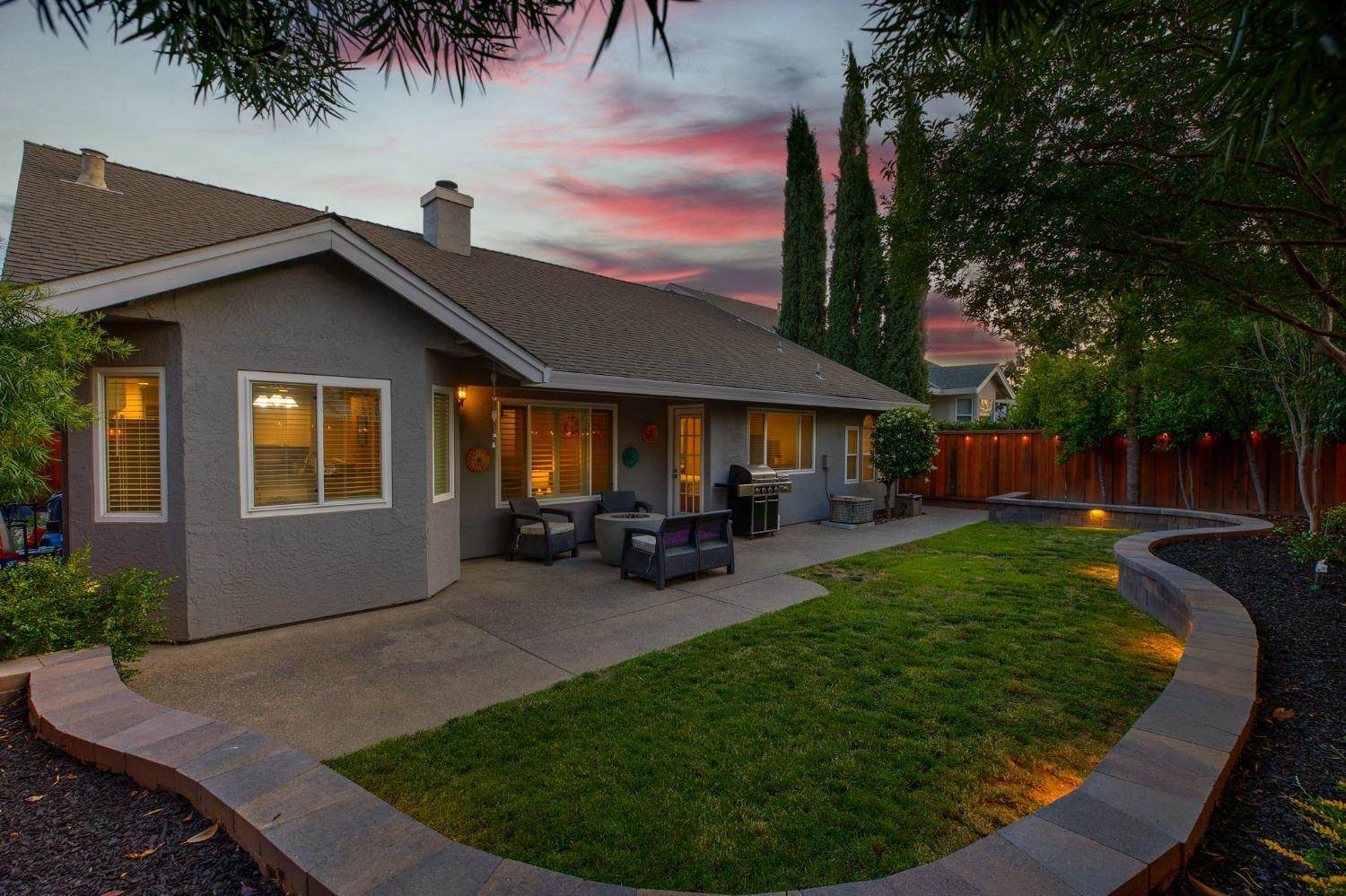 28. Single Family Homes for Active at 8548 Cord Way Sacramento, California 95828 United States