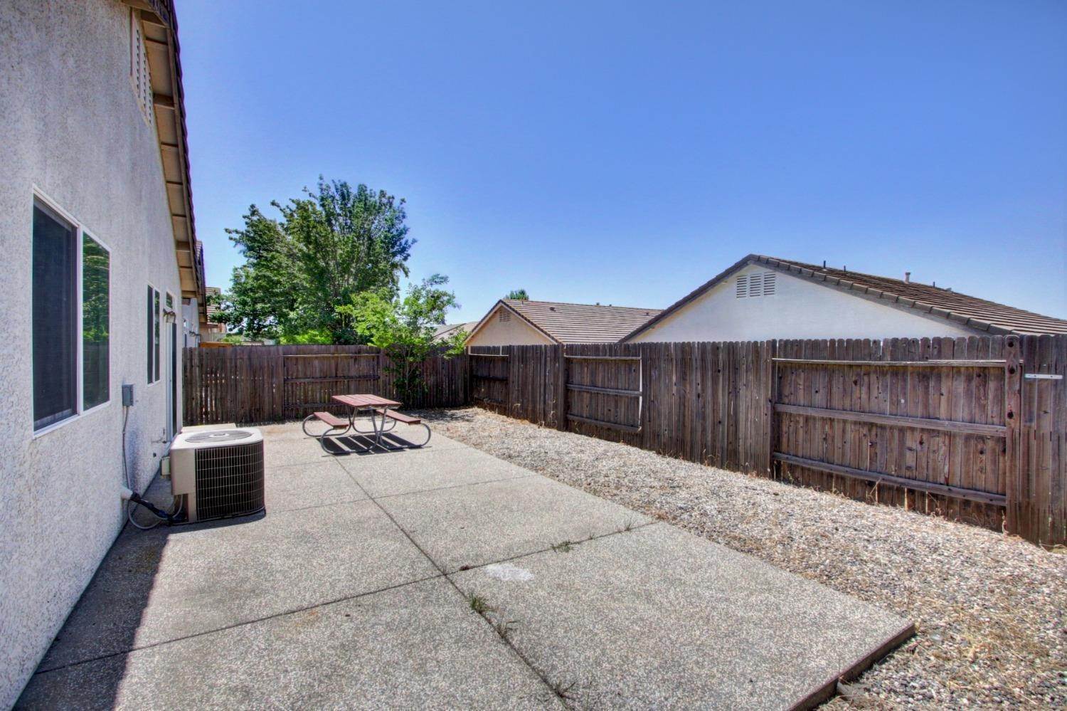32. Single Family Homes for Active at 7866 Empingham Way Sacramento, California 95829 United States