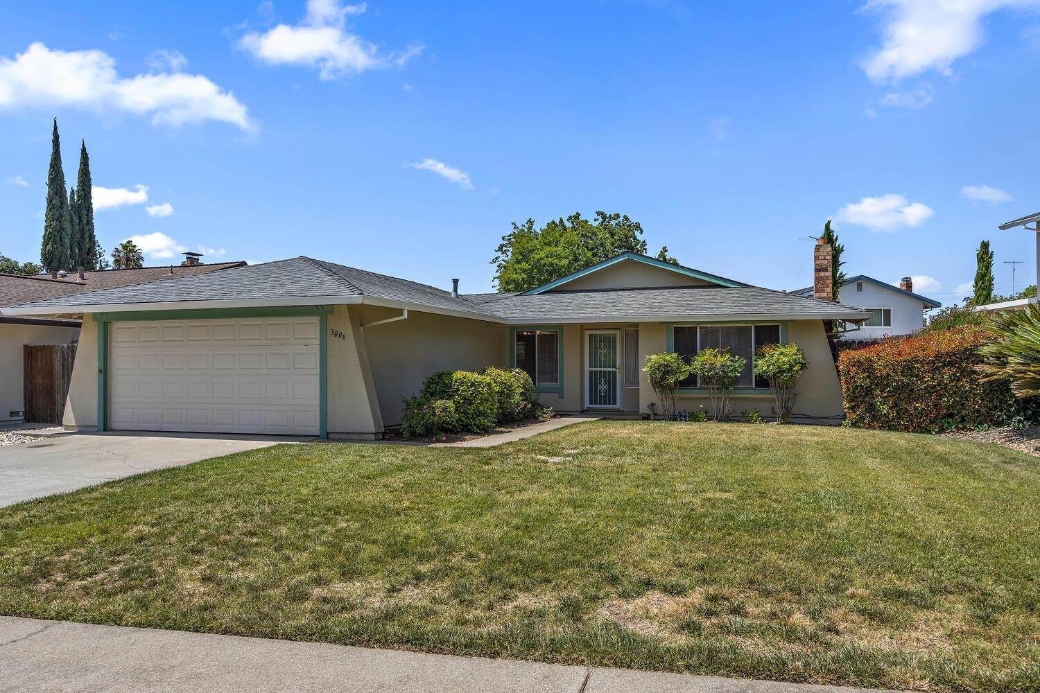 Single Family Homes for Active at 3006 Handel Way Sacramento, California 95826 United States