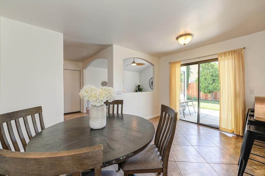18. Single Family Homes for Active at 2522 Jacquelyn Lane West Sacramento, California 95691 United States