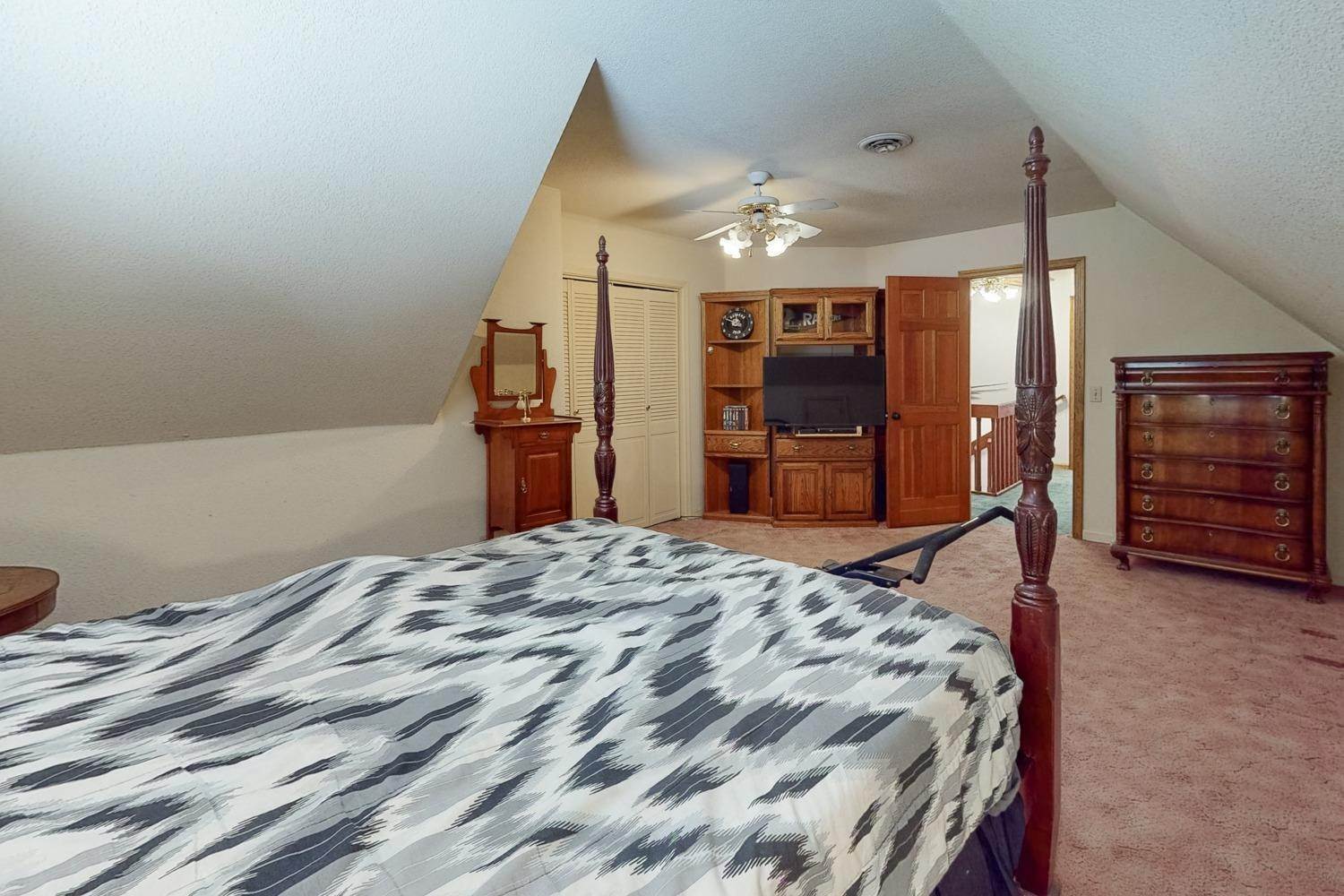 33. Single Family Homes for Active at 17070 Banner Quaker Hill Road Nevada City, California 95959 United States