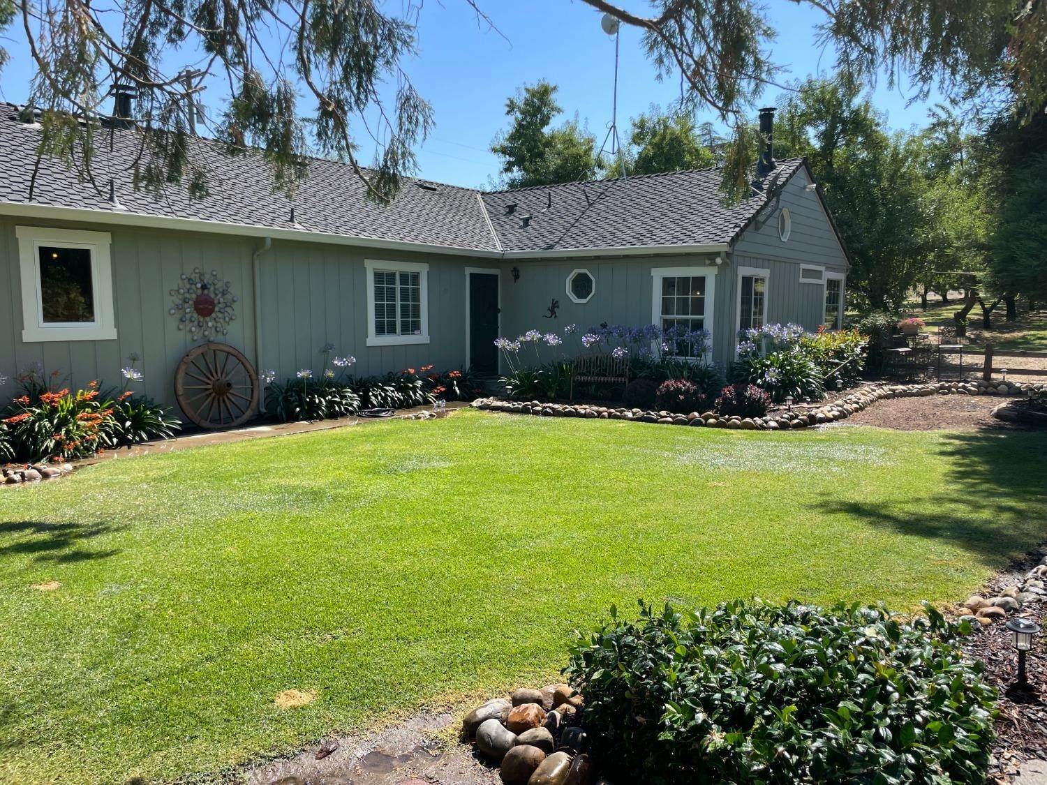 27. Single Family Homes 为 销售 在 10725 Pellerin Road Waterford, 加利福尼亚州 95386 美国