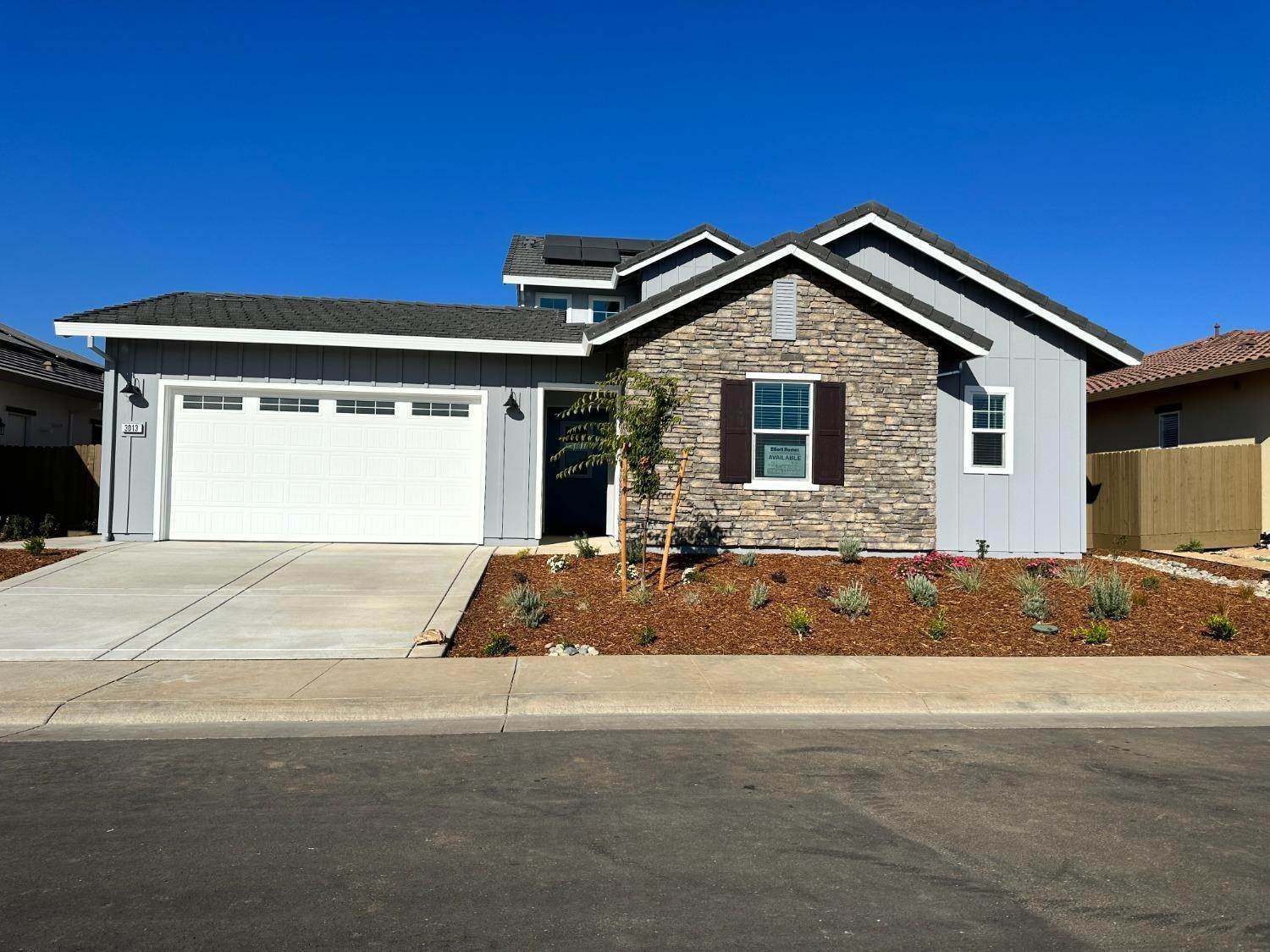 Single Family Homes 为 销售 在 3013 Atirro Way Rancho Cordova, 加利福尼亚州 95742 美国