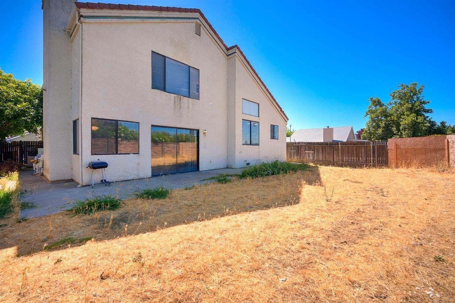 29. Single Family Homes for Active at 4901 Efthemia Way Elk Grove, California 95758 United States