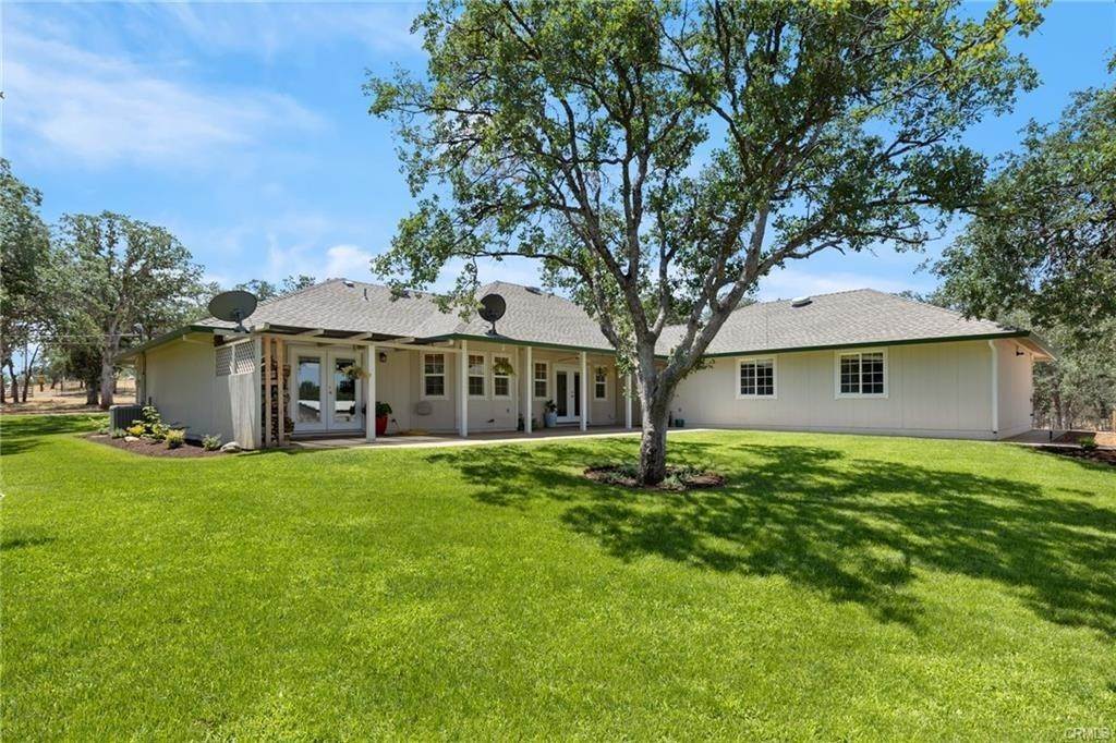 29. Single Family Homes for Active at 13150 Montecito Road Red Bluff, California 96080 United States