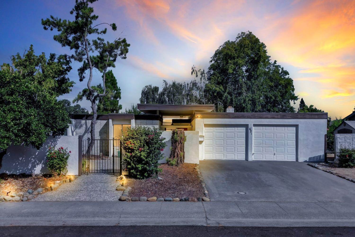 Single Family Homes for Active at 621 Cordova Place Davis, California 95616 United States