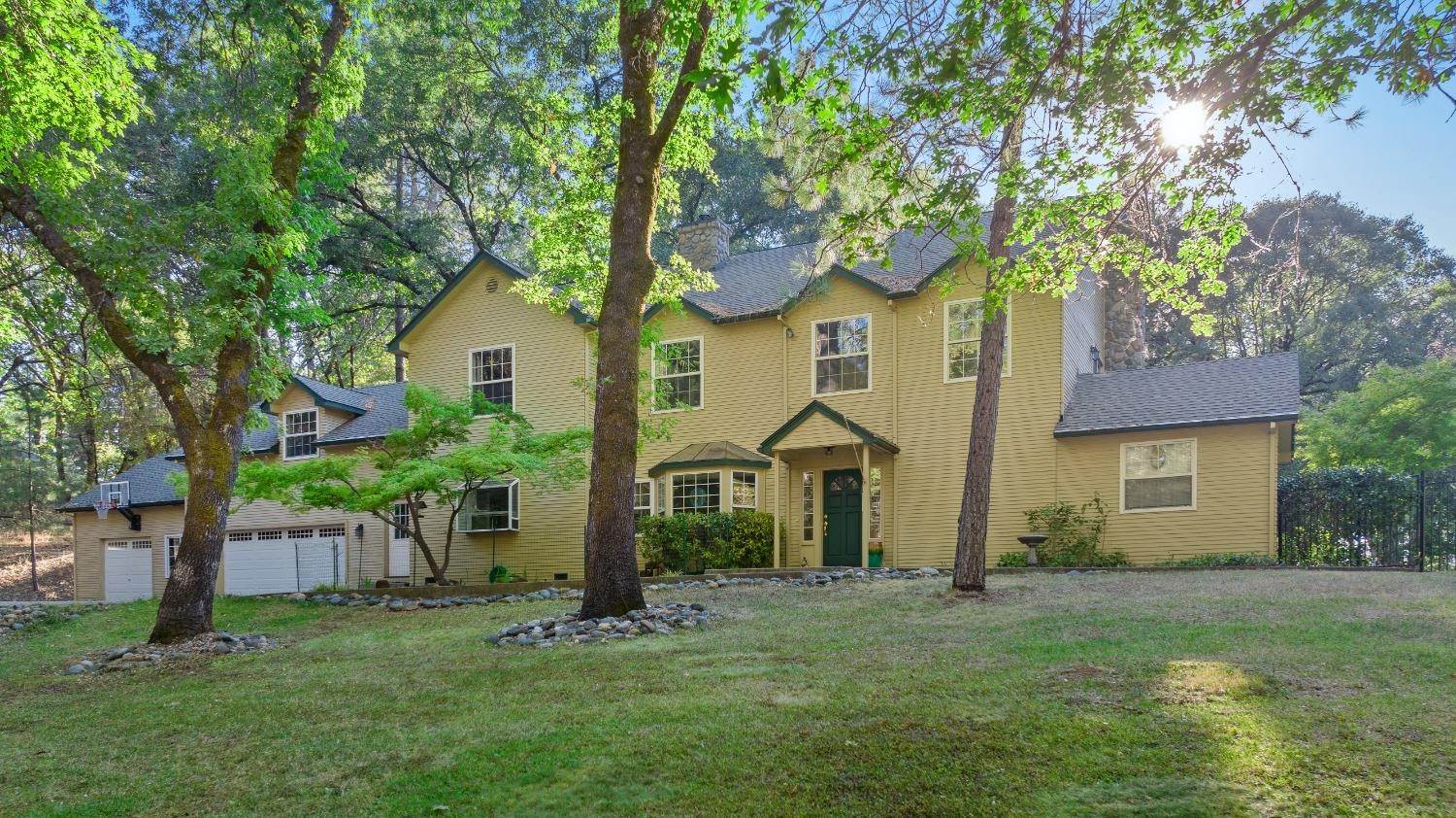 Single Family Homes 为 销售 在 2043 Oxbow Court Meadow Vista, 加利福尼亚州 95722 美国