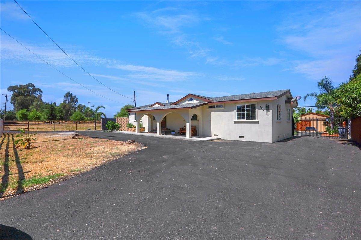 Single Family Homes 为 销售 在 583 Biggs East Highway Biggs, 加利福尼亚州 95917 美国