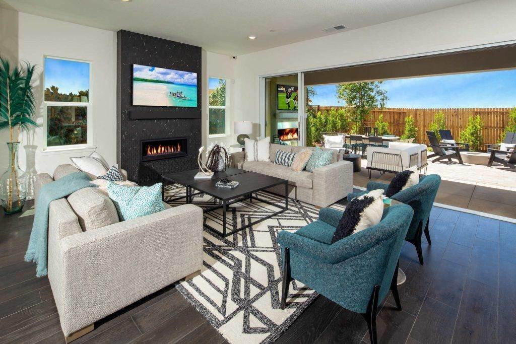2. Single Family Homes 为 销售 在 12012 Armandi Way Rancho Cordova, 加利福尼亚州 95742 美国
