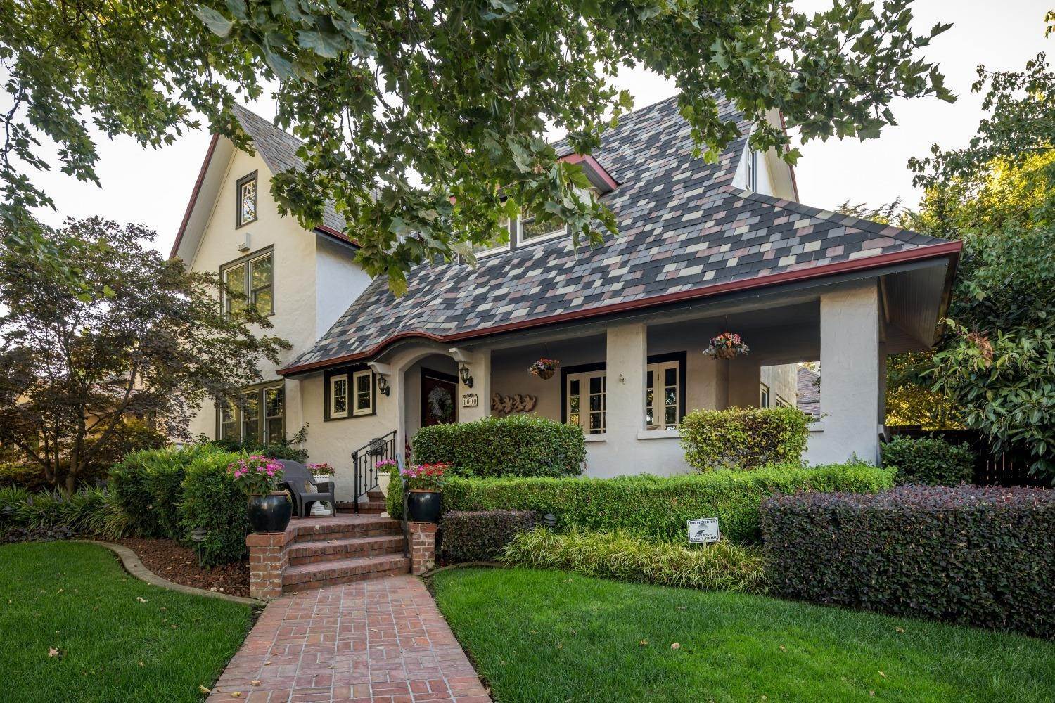 Single Family Homes por un Venta en 1000 47th Street Sacramento, California 95819 Estados Unidos