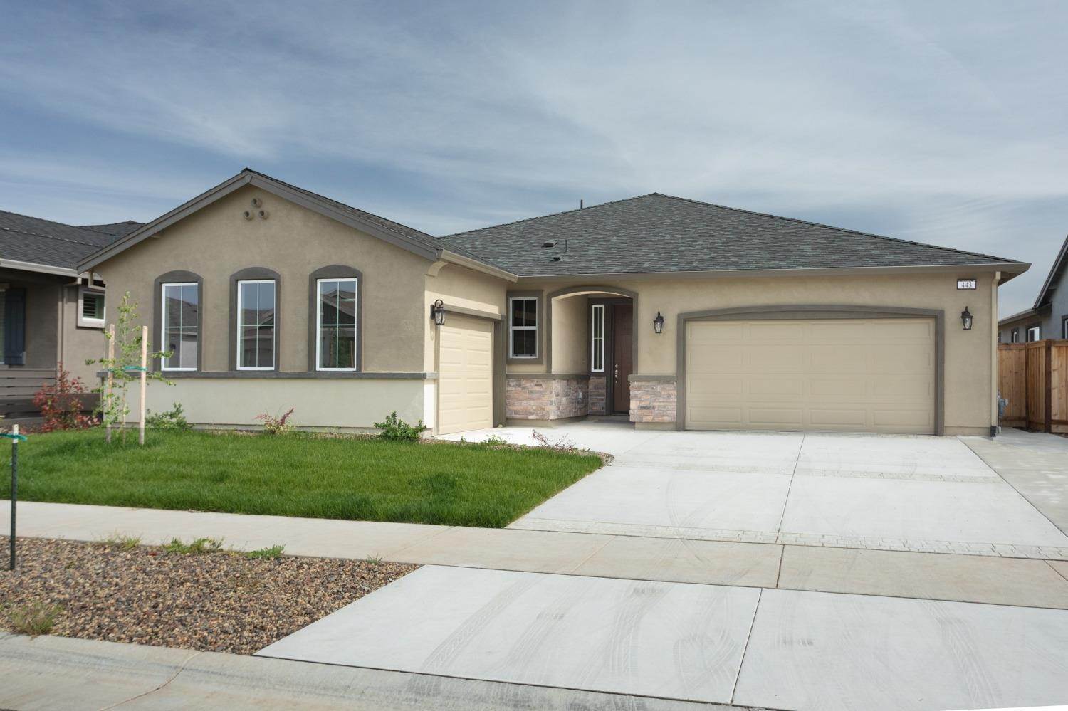 Single Family Homes 为 销售 在 443 Eel River Lane 奇科, 加利福尼亚州 95973 美国