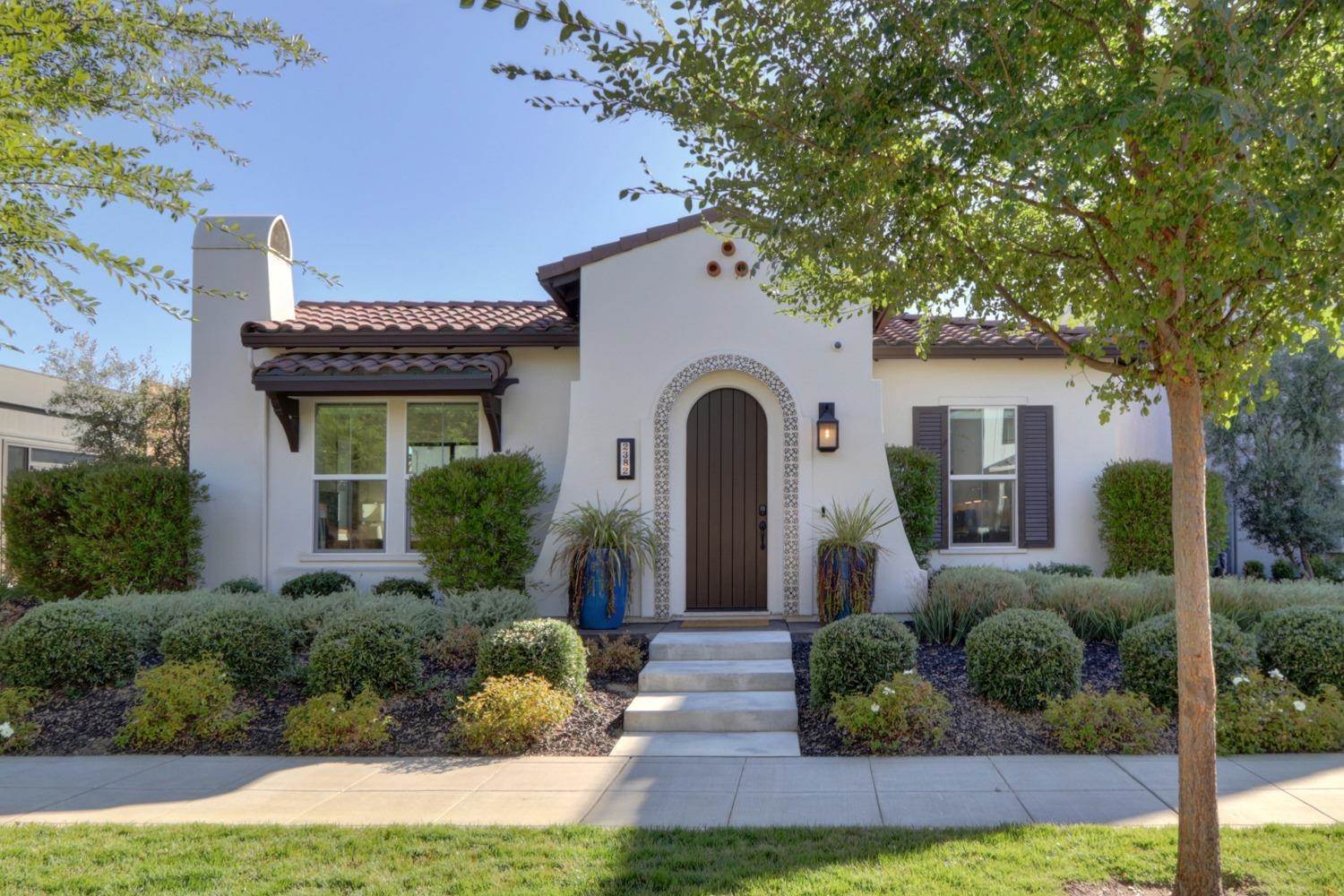 Single Family Homes for Active at 2382 5th Avenue Sacramento, California 95818 United States