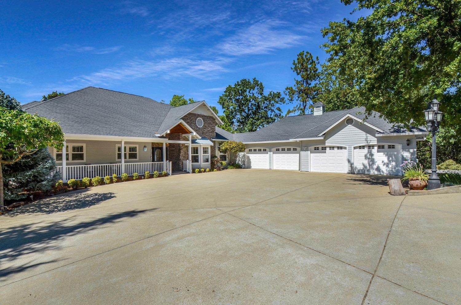 Single Family Homes 为 销售 在 14895 Surrey Junction Lane Sutter Creek, 加利福尼亚州 95685 美国
