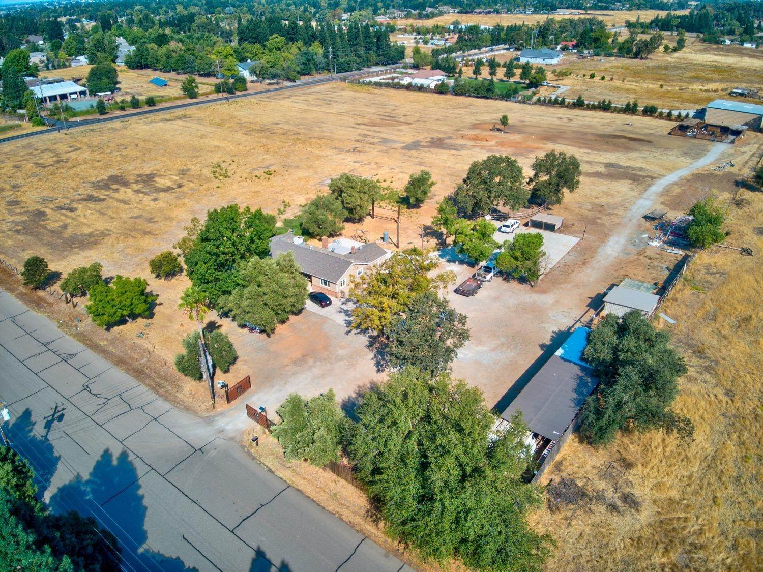 50. Single Family Homes por un Venta en 10535 Halfway Road Elk Grove, California 95624 Estados Unidos