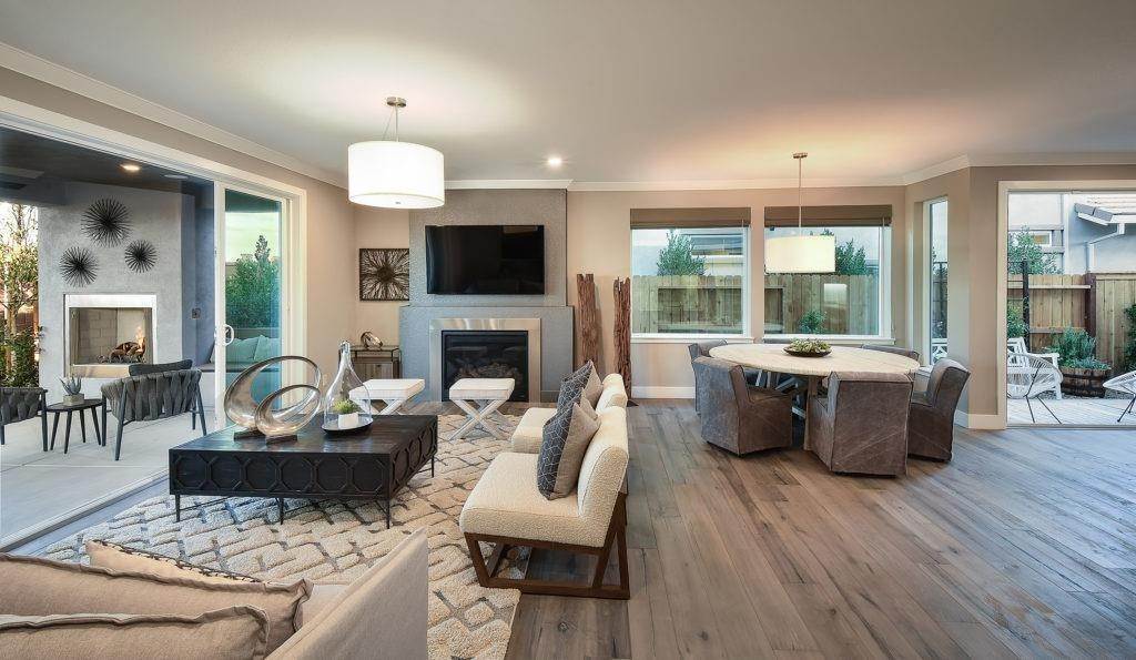 10. Single Family Homes 为 销售 在 11908 Mircado Way Rancho Cordova, 加利福尼亚州 95742 美国