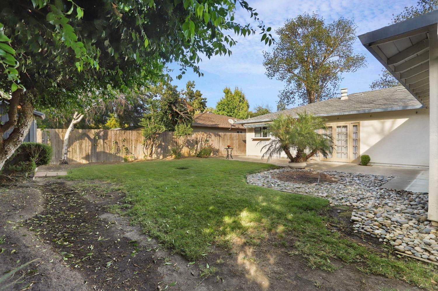 29. Single Family Homes for Active at 6849 Cumberland Place Stockton, California 95219 United States