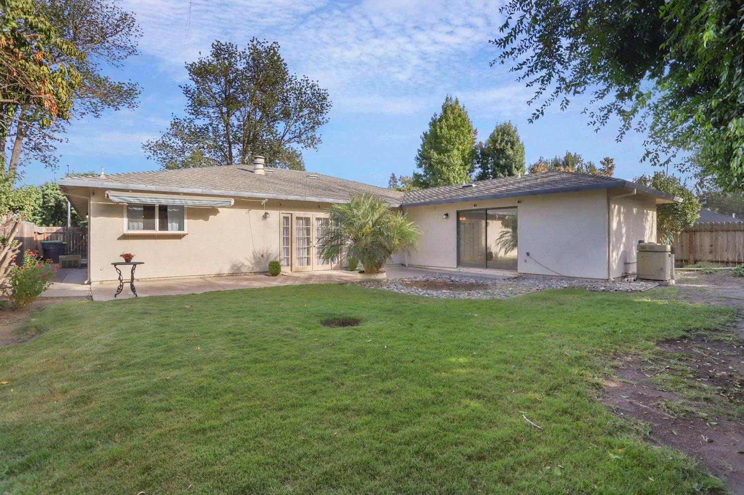 27. Single Family Homes for Active at 6849 Cumberland Place Stockton, California 95219 United States