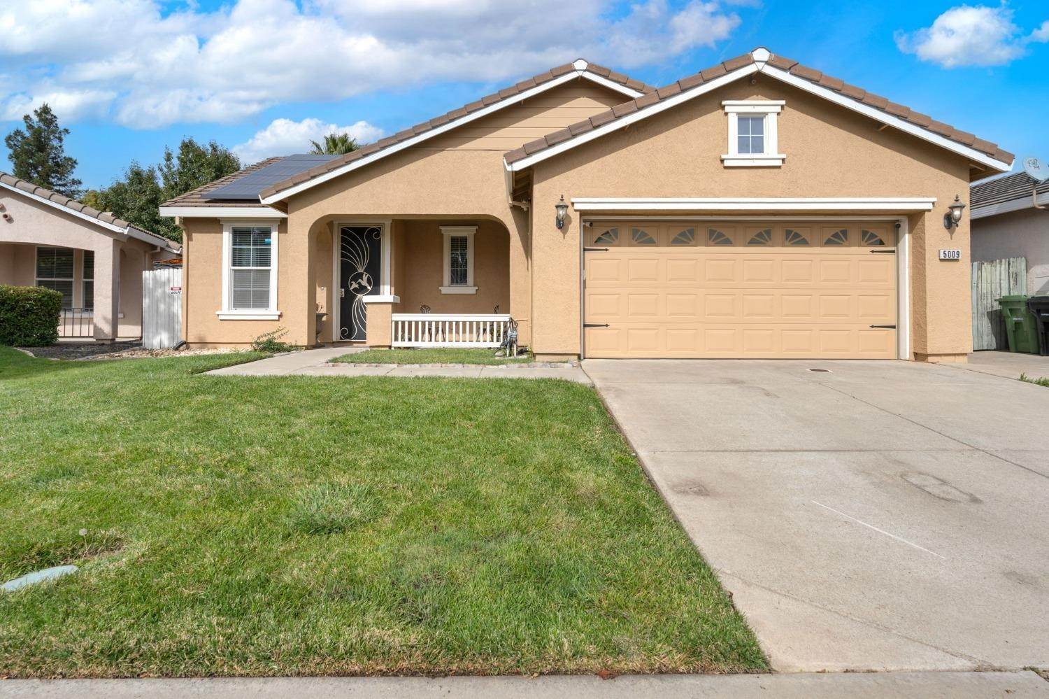 Single Family Homes por un Venta en 5009 Fox Trotter Way Elk Grove, California 95757 Estados Unidos