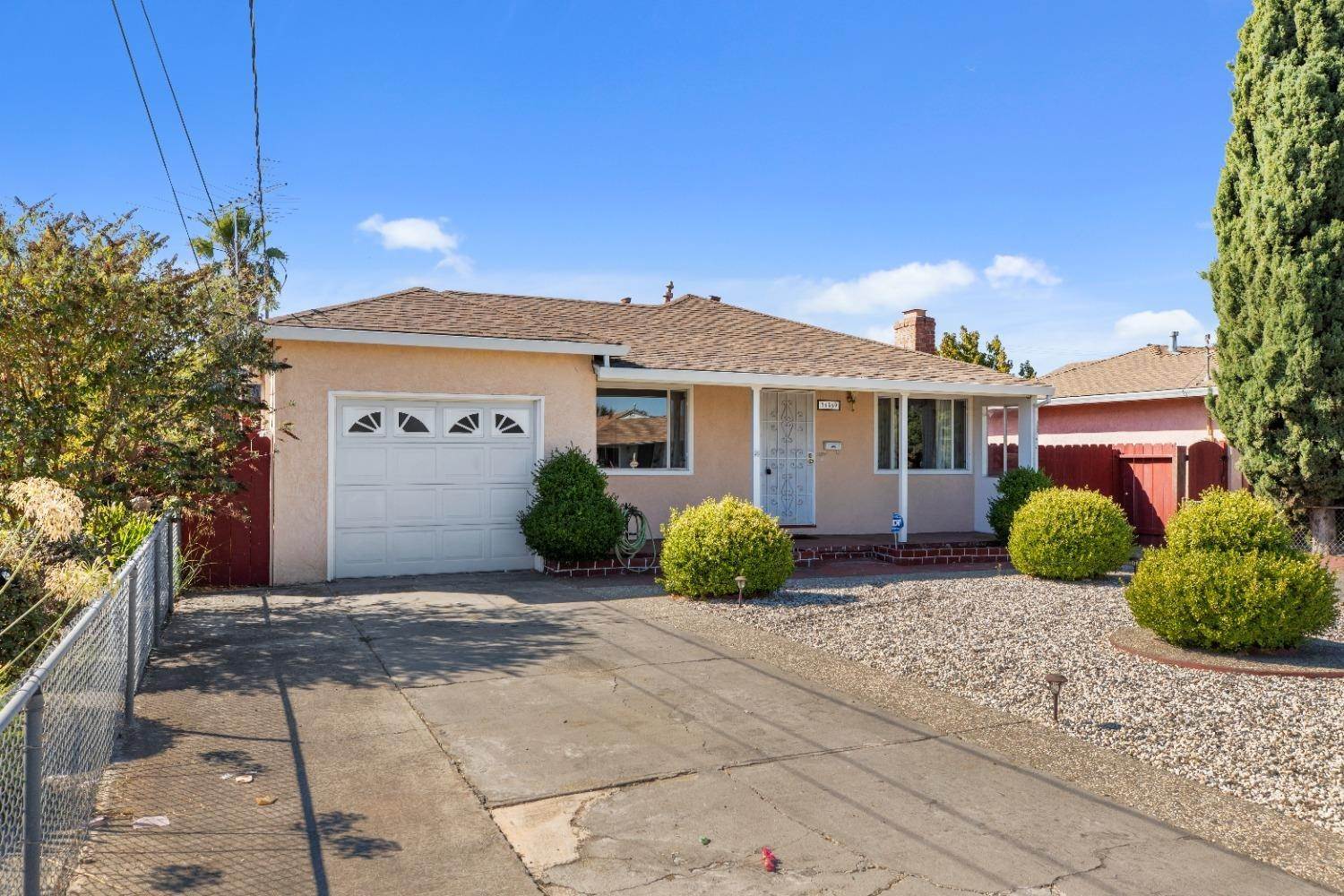 19. Single Family Homes for Active at 36569 Olive Street Newark, California 94560 United States