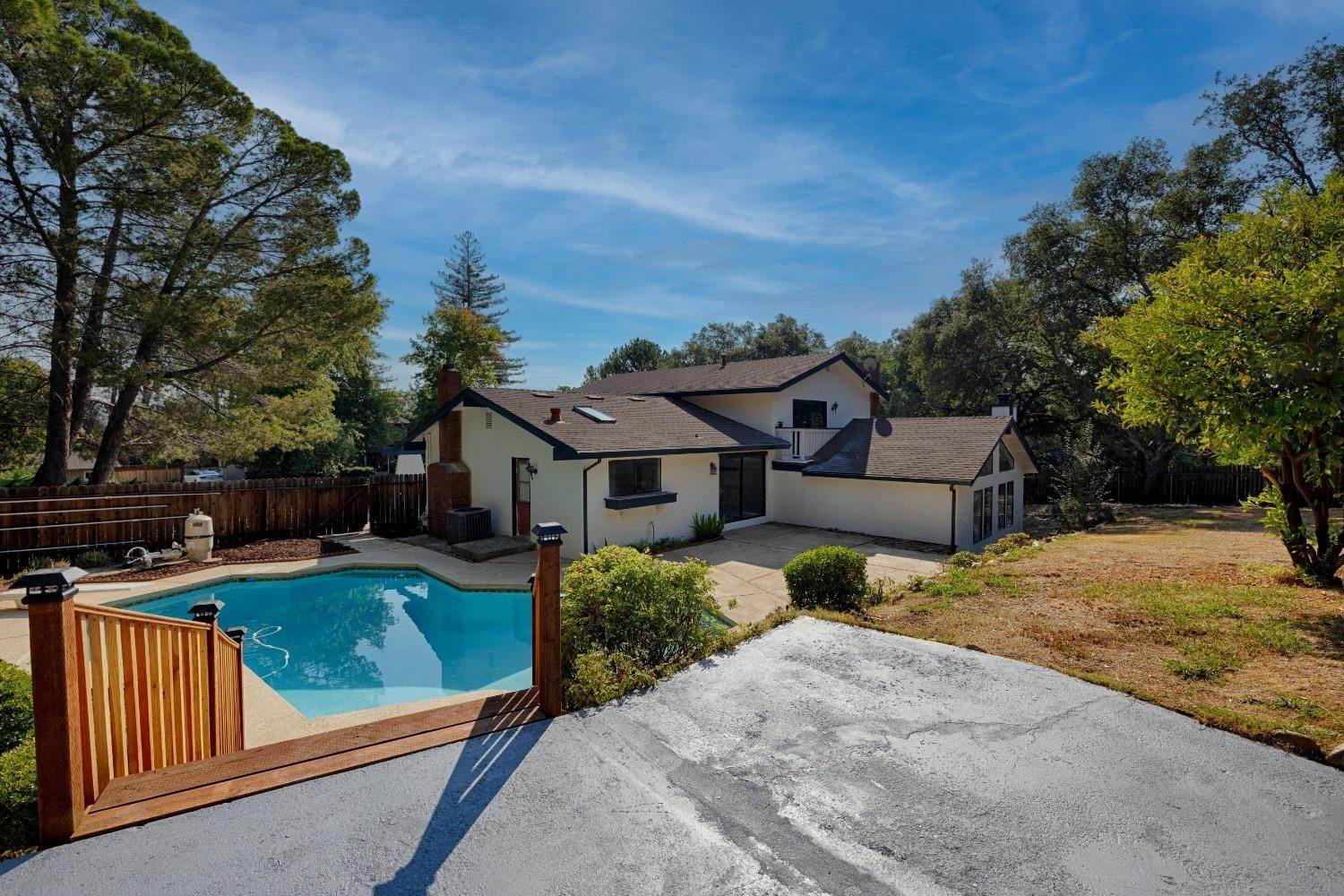 Single Family Homes 为 销售 在 7120 Pine View Folsom, 加利福尼亚州 95630 美国